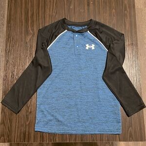 Boys L\S Blue and Black Under Armour Size 7 Tee Shirt
